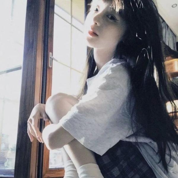 三个带面纱的女子